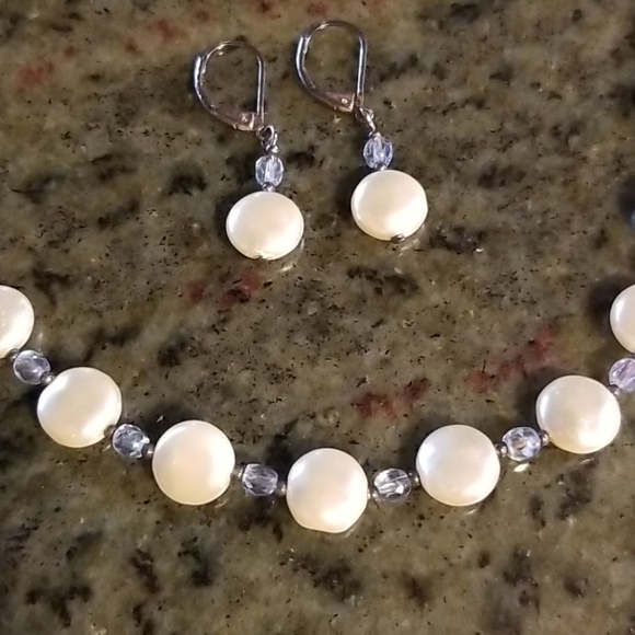 Beaded Necklace and earrings - Picture 2 of 3